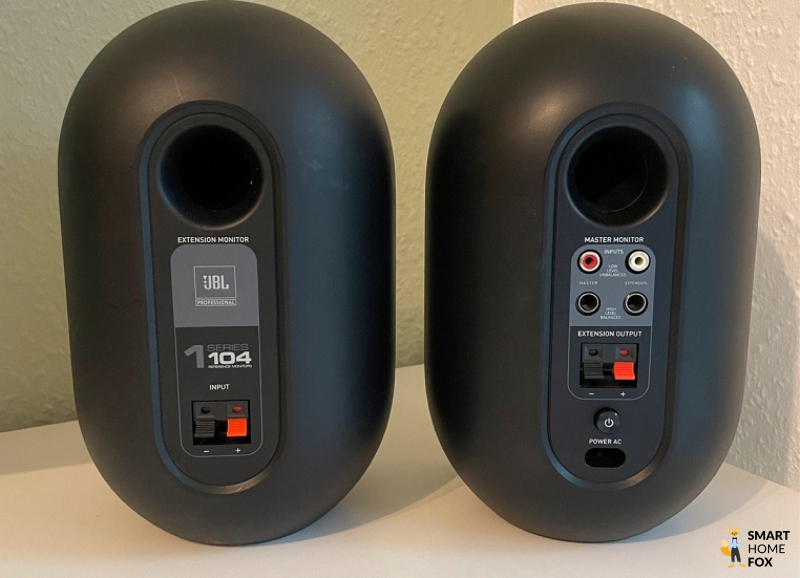 Die JBL One 104-BT in schwarz von hinten.